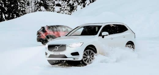 découvrez notre sélection de pneus d'hiver conçus pour offrir une excellente traction et sécurité sur routes enneigées et verglacées. préparez votre véhicule pour la saison froide avec des pneus fiables qui assurent performance et confort. ne laissez pas l'hiver vous surprendre, équipez-vous dès maintenant!