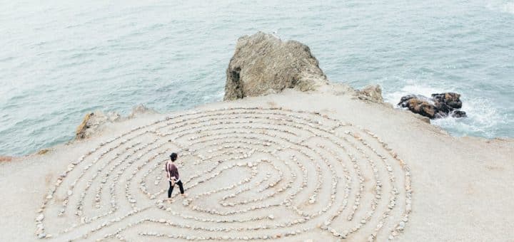 découvrez l'univers apaisant du zen, où la sérénité et l'harmonie vous guident vers un bien-être intérieur. explorez des techniques de méditation, des pratiques de pleine conscience et des conseils pour intégrer le zen dans votre quotidien.