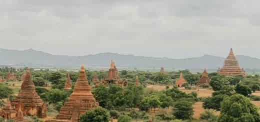 découvrez l'histoire fascinante de cette maison historique, un lieu chargé de patrimoine et de charme, offrant un aperçu de la vie d'antan à travers son architecture authentique et ses objets d'époque.